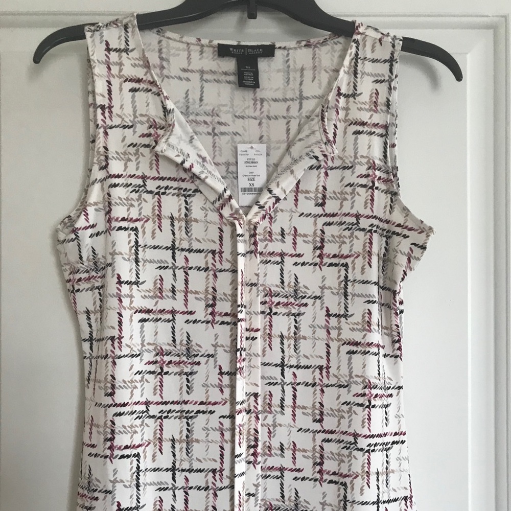 WHBM multi-colored v-neck slim fit shirt. XS!